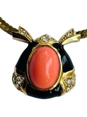 Nina Ricci Signed Vintage Faux Coral Cabochon Pendant Gold‎ Tone Necklace 16”